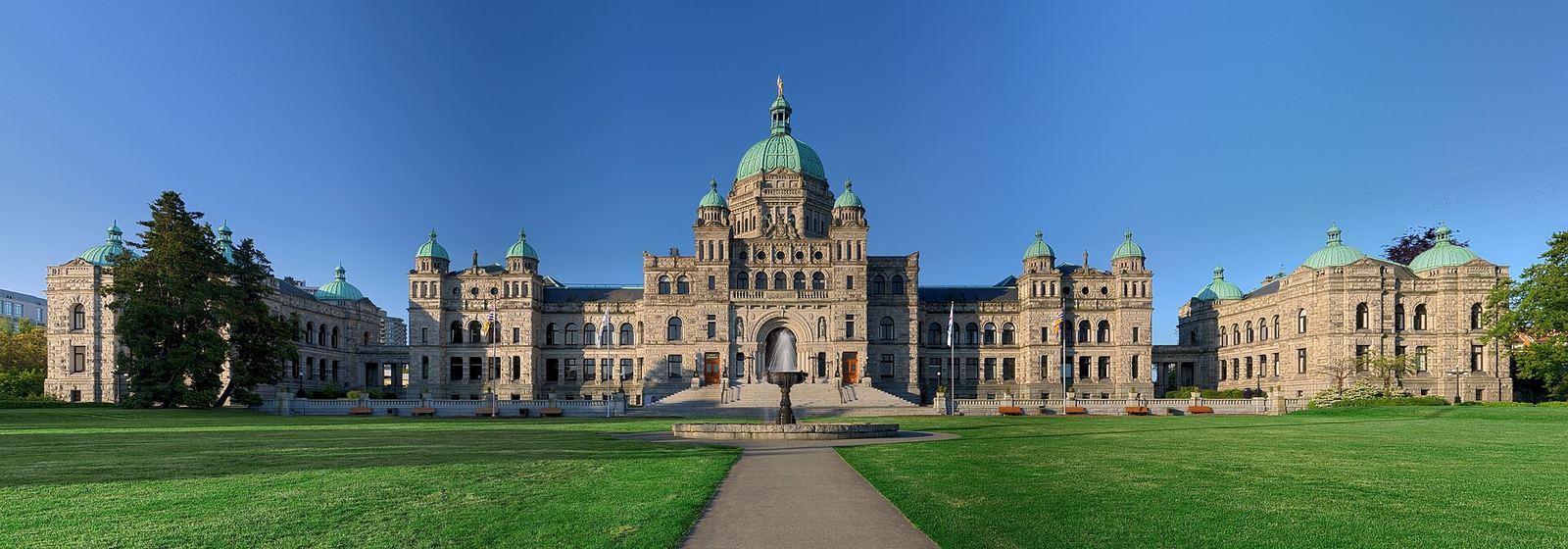 The British Columbia Parliament Buildings in Victoria at dusk